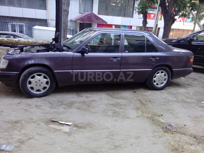 Mercedes E 230 1993, 129,567 km - 2.3 l - Bakı