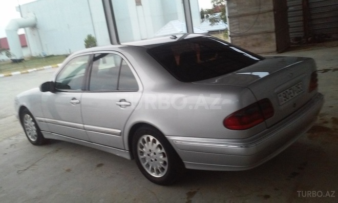 Mercedes E 270 2000, 220,011 km - 2.7 l - Bakı