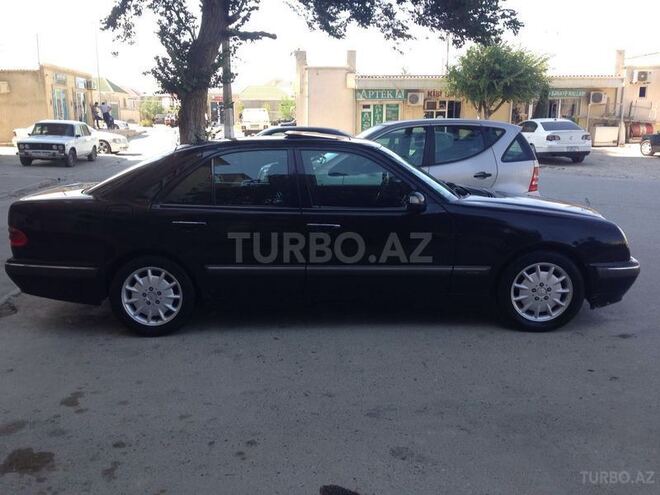 Mercedes E 220 2000, 299 km - 2.2 l - Bakı