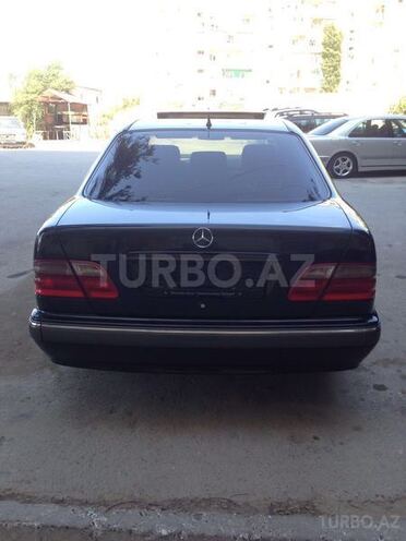 Mercedes E 220 2000, 299 km - 2.2 l - Bakı