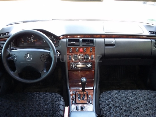 Mercedes E 220 2000, 299 km - 2.2 l - Bakı