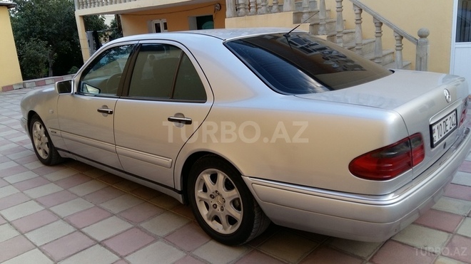 Mercedes E 240 1998, 270,000 km - 2.4 l - Sumqayıt