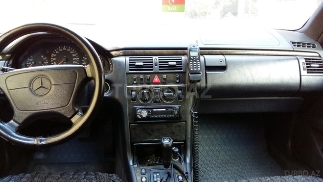 Mercedes E 240 1998, 270,000 km - 2.4 l - Sumqayıt