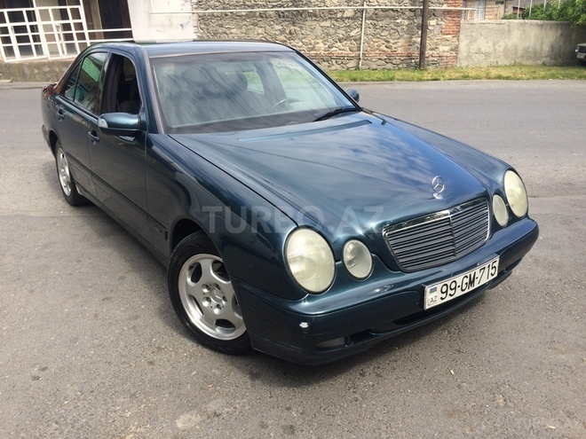 Mercedes E 220 2001, 200,473 km - 2.2 л - Şəki