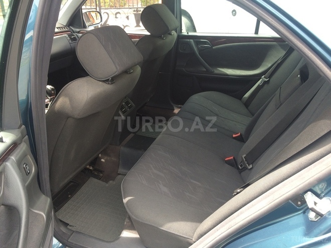 Mercedes E 220 2001, 200,473 km - 2.2 л - Şəki