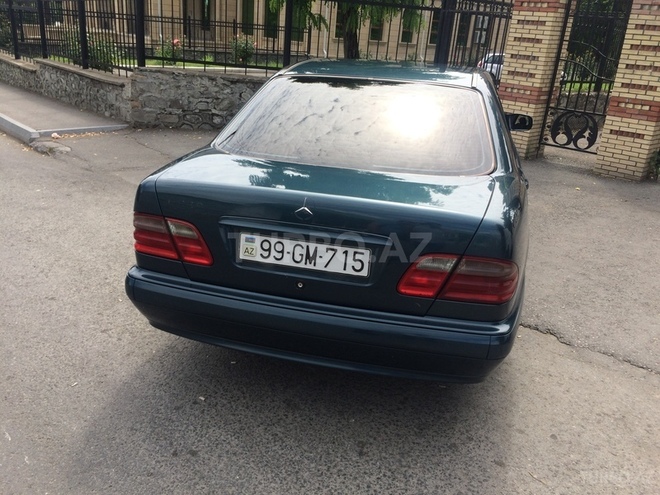 Mercedes E 220 2001, 200,473 km - 2.2 л - Şəki