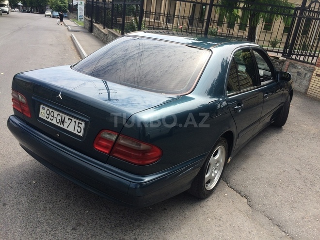 Mercedes E 220 2001, 200,473 km - 2.2 л - Şəki