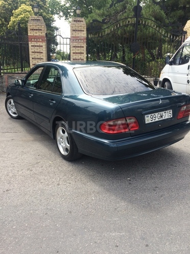 Mercedes E 220 2001, 200,473 km - 2.2 л - Şəki