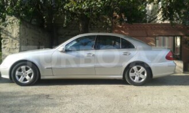 Mercedes E 220 2004, 250,000 km - 2.2 l - Bakı