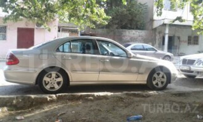 Mercedes E 220 2004, 250,000 km - 2.2 l - Bakı