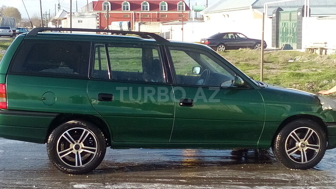 Opel Astra 1996, 358,000 km - 1.6 l - Ucar