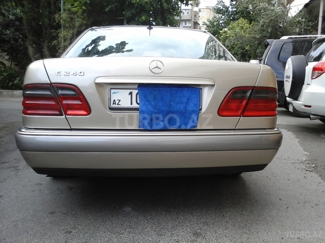 Mercedes E 240 1999, 290,000 km - 2.4 l - Bakı