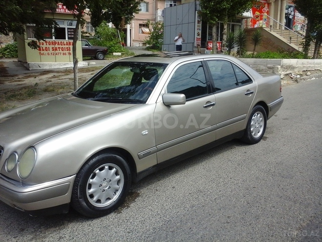 Mercedes E 240 1999, 290,000 km - 2.4 l - Bakı