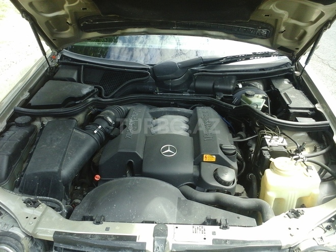 Mercedes E 240 1999, 290,000 km - 2.4 l - Bakı