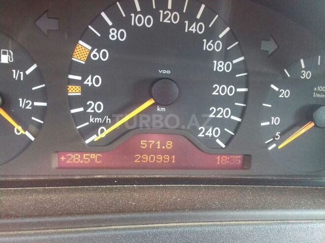 Mercedes E 240 1999, 290,000 km - 2.4 l - Bakı