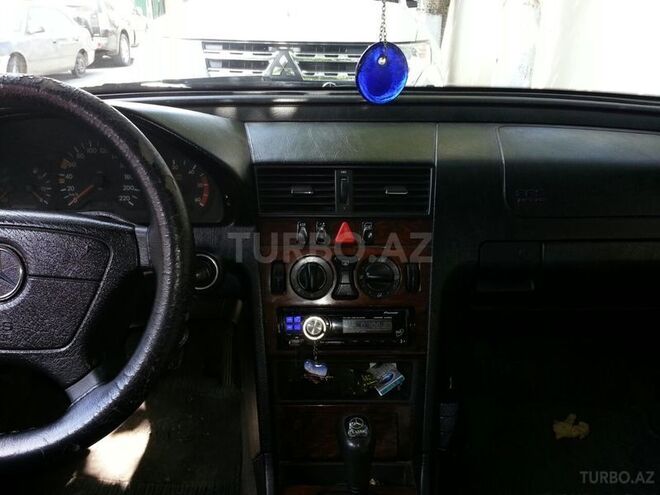 Mercedes C 220 1999, 300,000 km - 2.2 l - Bakı