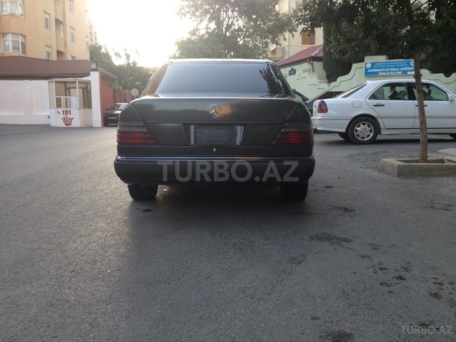 Mercedes E 230 1992, 365,000 km - 2.3 l - Bakı