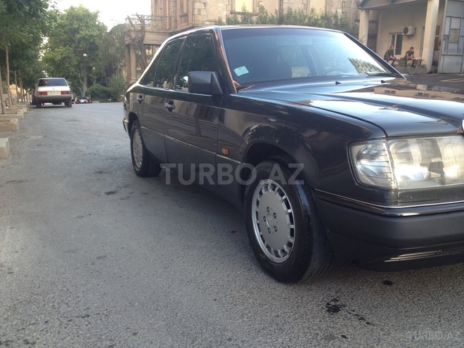Mercedes E 230 1992, 365,000 km - 2.3 l - Bakı