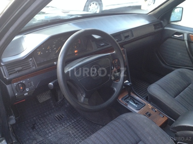 Mercedes E 230 1992, 365,000 km - 2.3 l - Bakı