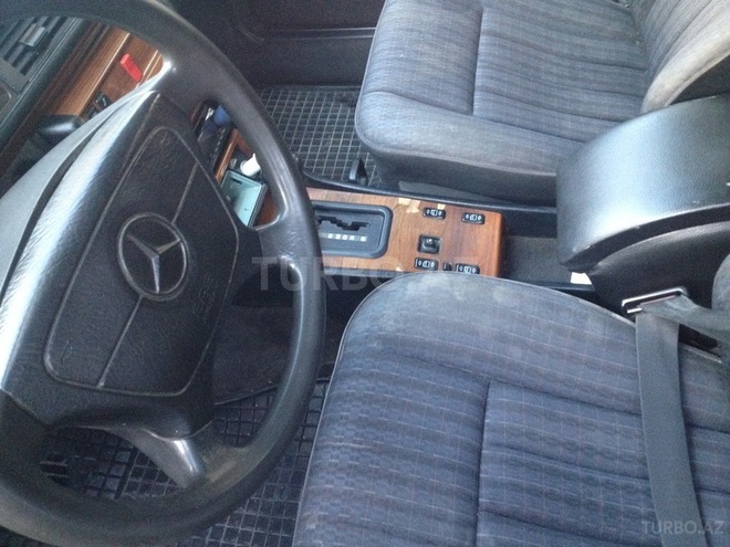 Mercedes E 230 1992, 365,000 km - 2.3 l - Bakı