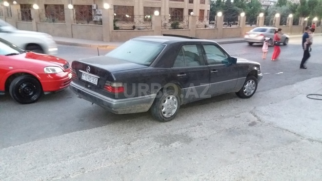 Mercedes E 300 1994, 356,000 km - 0.3 l - Bakı