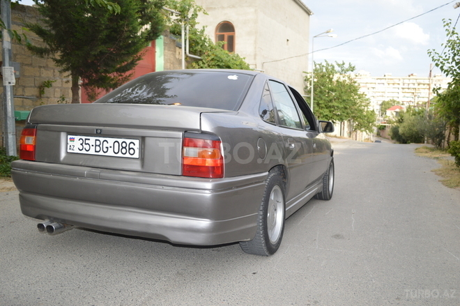 Opel Vectra 1990, 250,000 km - 2.0 l - Bakı
