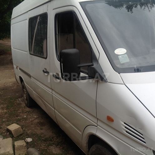 Mercedes Sprinter 212 2002, 37,000 km - 2.2 l - Qusar