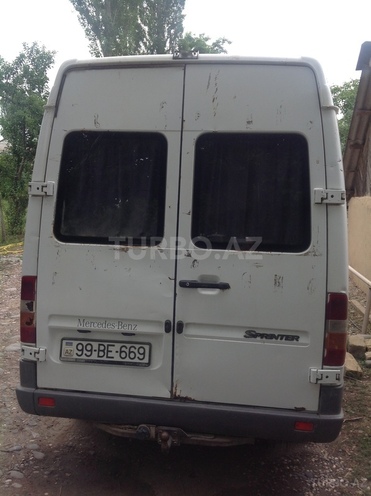 Mercedes Sprinter 212 2002, 37,000 km - 2.2 l - Qusar