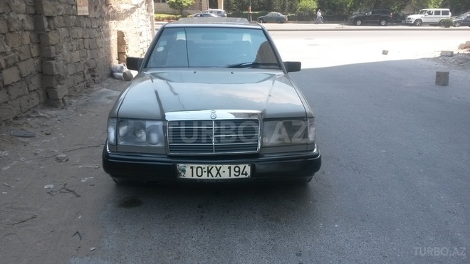 Mercedes E 200 1988, 189,000 km - 2.0 l - Bakı