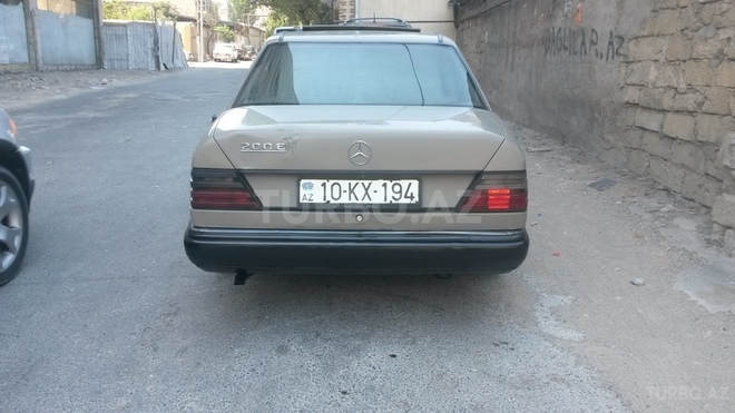 Mercedes E 200 1988, 189,000 km - 2.0 l - Bakı