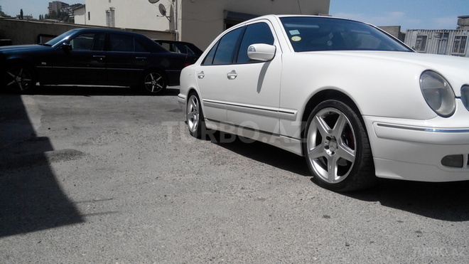 Mercedes E 240 2001, 122,000 km - 2.6 l - Bakı
