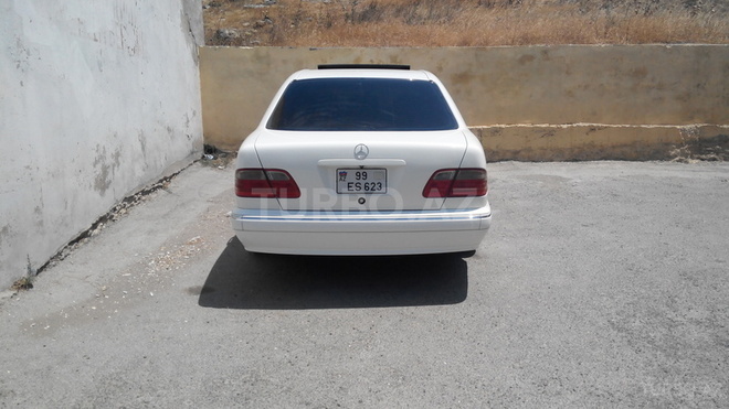 Mercedes E 240 2001, 122,000 km - 2.6 l - Bakı