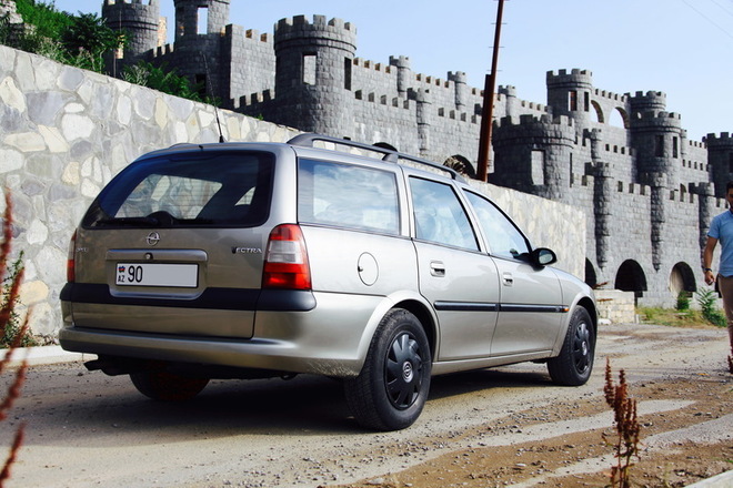 Opel Vectra 1997, 190,000 km - 1.8 l - Şəki