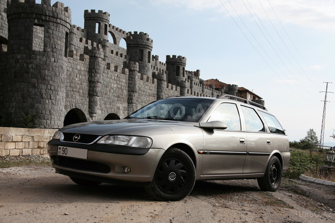 Opel Vectra 1997, 190,000 km - 1.8 l - Şəki