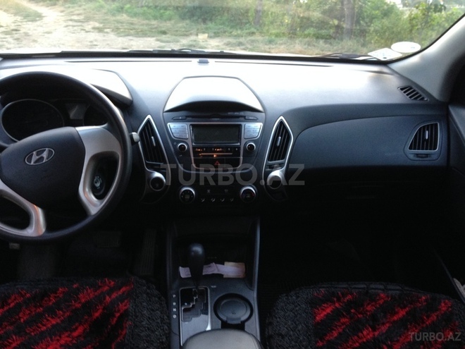 Hyundai ix35 2012, 50,000 km - 8.0 l - Qusar