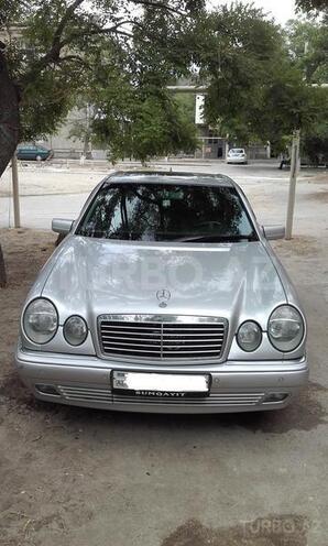 Mercedes E 240 1999, 300,000 km - 2.4 l - Sumqayıt