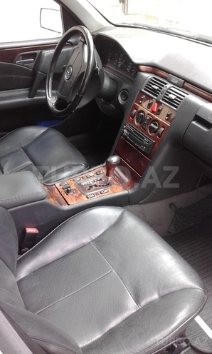 Mercedes E 240 1999, 300,000 km - 2.4 l - Sumqayıt