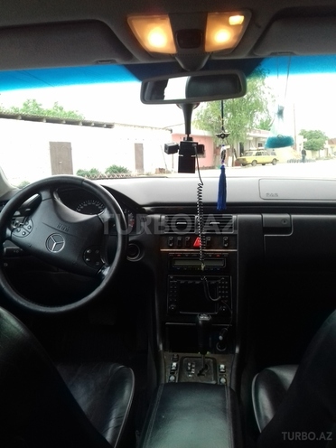 Mercedes E 240 2001, 248,368 km - 2.6 l - Siyəzən