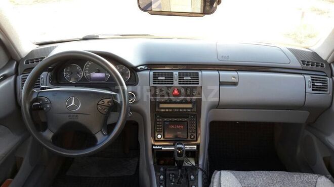 Mercedes E 220 2000, 313,000 km - 2.2 л - Bakı