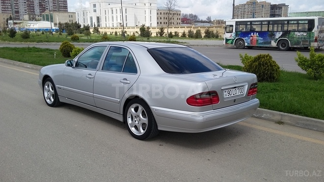 Mercedes E 220 2000, 313,000 km - 2.2 л - Bakı