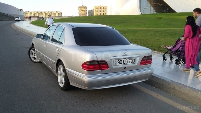 Mercedes E 220 2000, 313,000 km - 2.2 л - Bakı