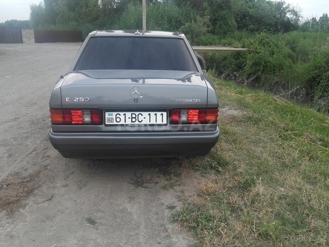 Mercedes 190 1991, 290,000 km - 0.3 l - Ucar