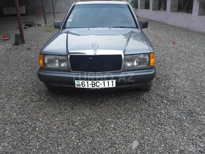 Mercedes 190 1991, 290,000 km - 0.3 l - Ucar