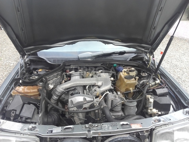 Mercedes 190 1991, 290,000 km - 0.3 l - Ucar