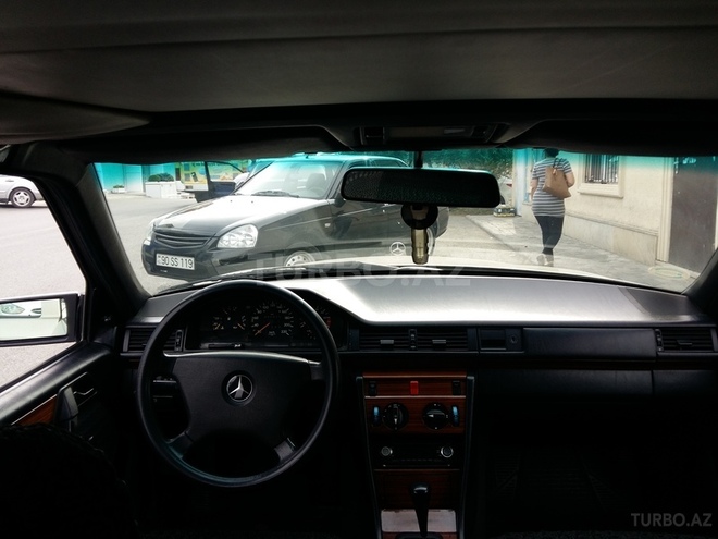 Mercedes E 230 1991, 150,000 km - 2.3 л - Bakı