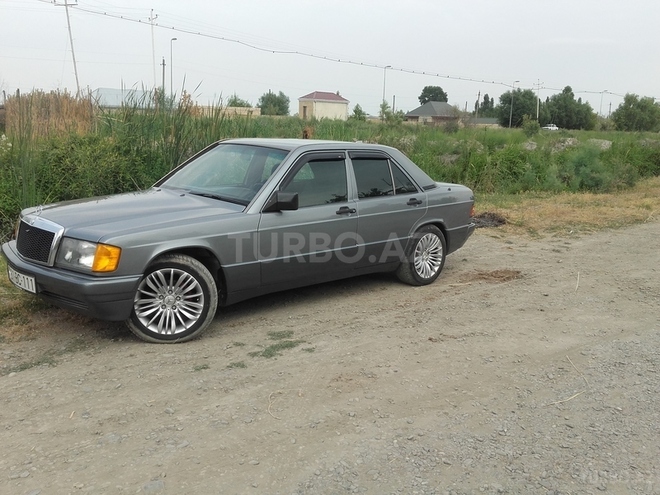 Mercedes 190 1991, 310,000 km - 2.5 l - Ucar