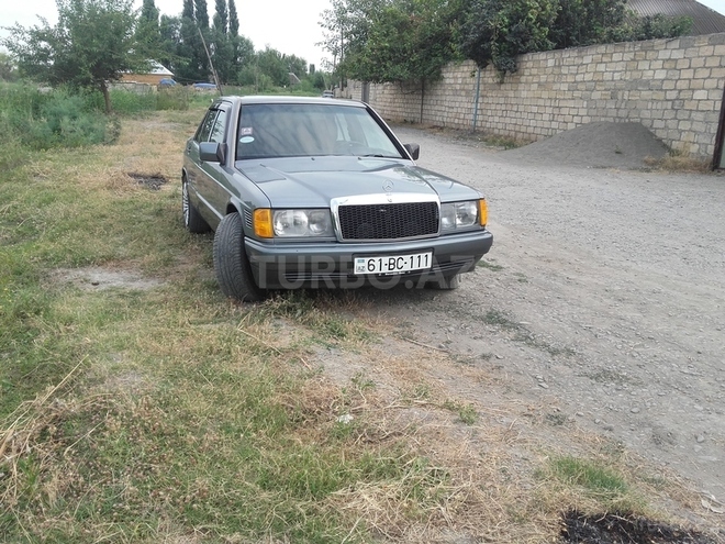 Mercedes 190 1991, 310,000 km - 2.5 l - Ucar
