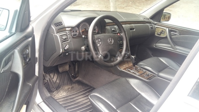 Mercedes E 280 2000, 246,000 km - 2.8 l - Bakı