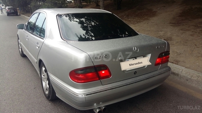 Mercedes E 280 2000, 246,000 km - 2.8 l - Bakı