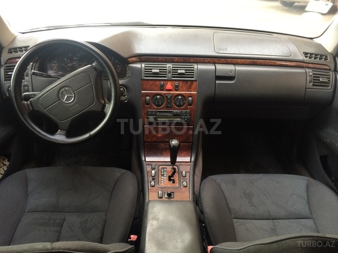 Mercedes E 240 1999, 251,041 km - 2.4 l - Bakı